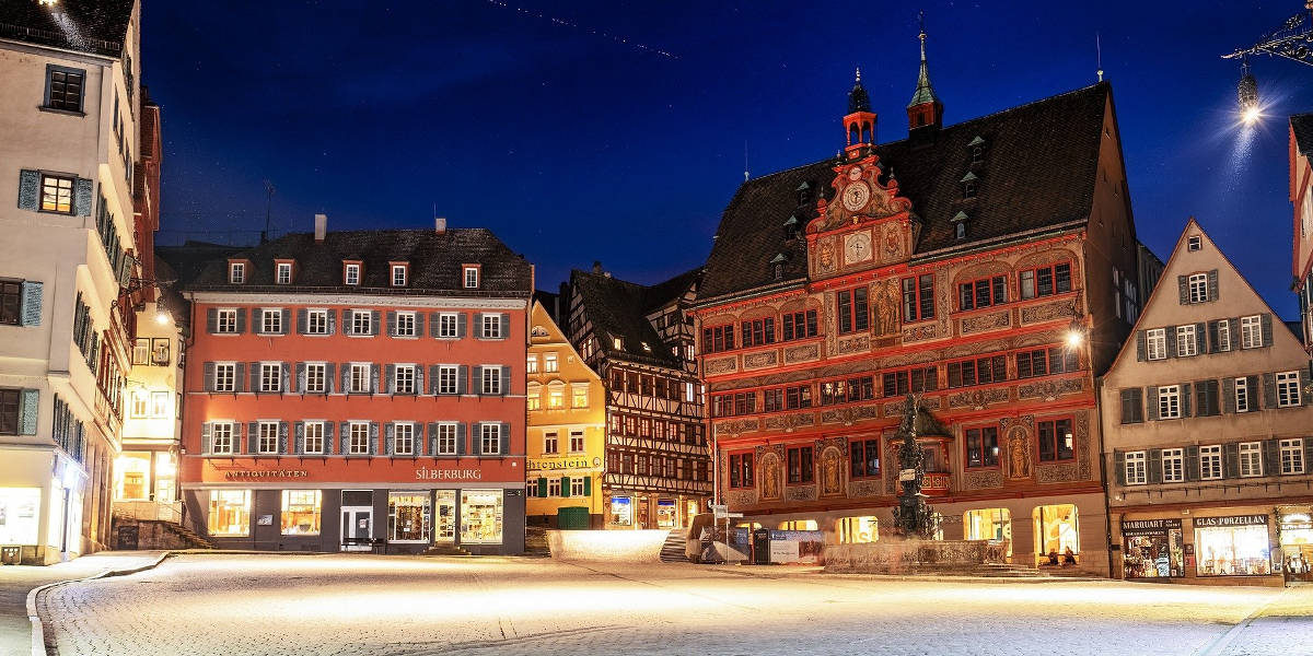 Marktplatz in Tübingen mit dem Rathaus